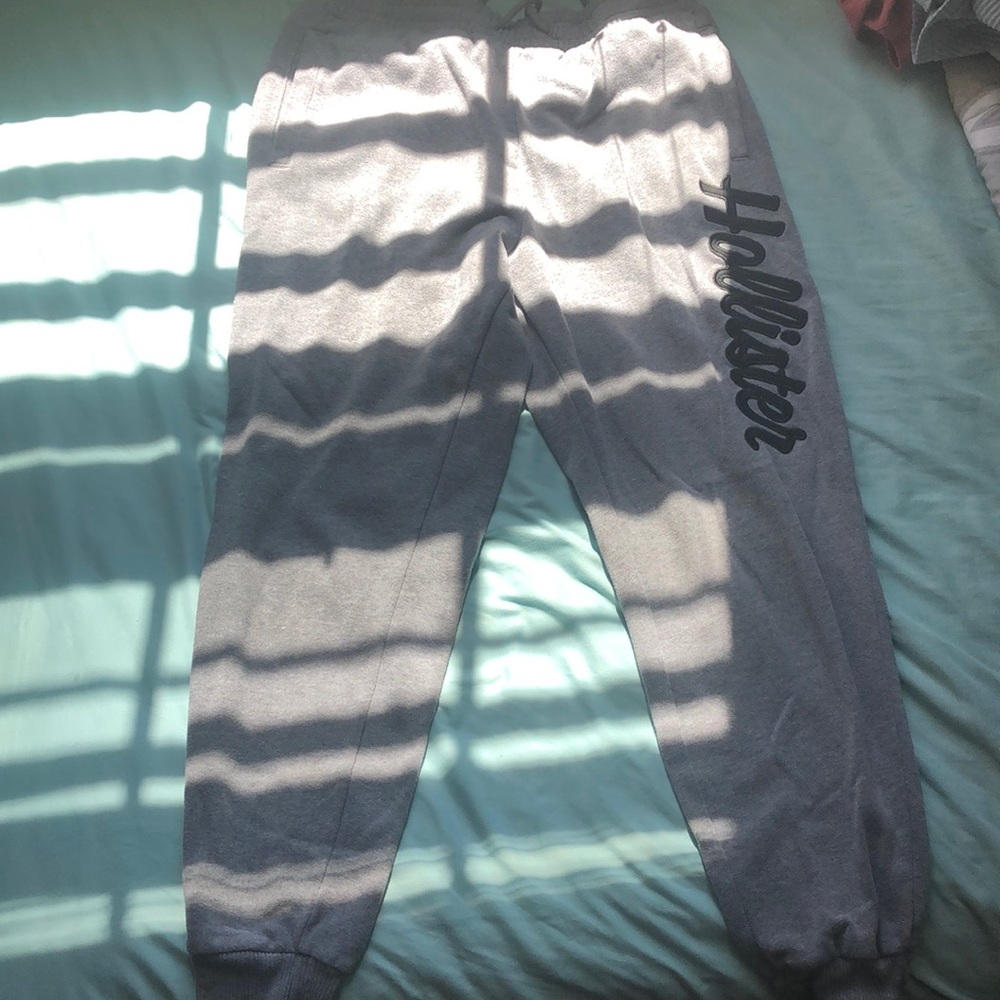 Hollister joggers